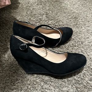 Women’s wedge dress shoes